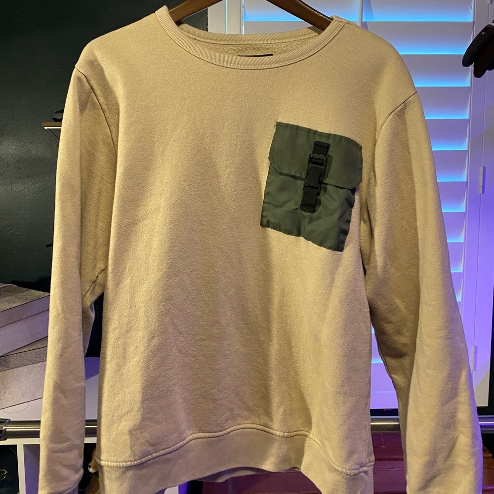 Neutral tone sweatshirt